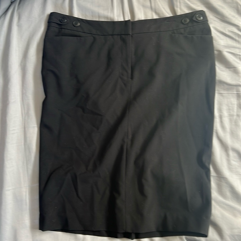 Cute black skirt!!